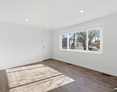 73 Macarthur - Photo Thumbnail 2