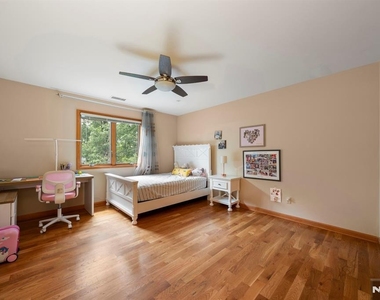 325 Cooper - Photo Thumbnail 22