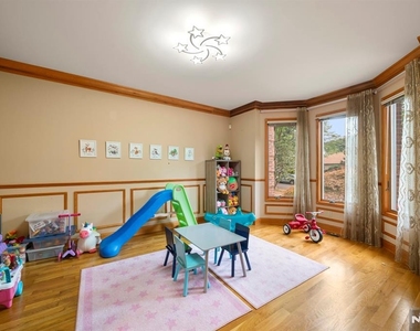 325 Cooper - Photo Thumbnail 6