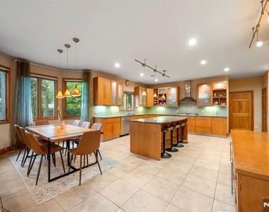 325 Cooper - Photo Thumbnail 9