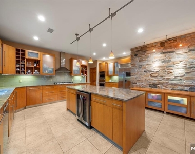 325 Cooper - Photo Thumbnail 10