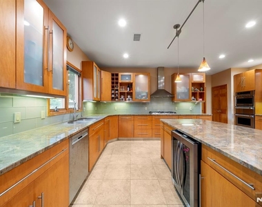 325 Cooper - Photo Thumbnail 11