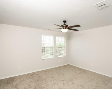 467 Walnut Crest - Photo Thumbnail 7