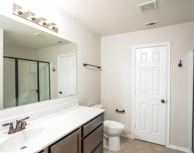 467 Walnut Crest - Photo Thumbnail 9