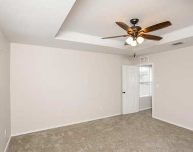 467 Walnut Crest - Photo Thumbnail 5