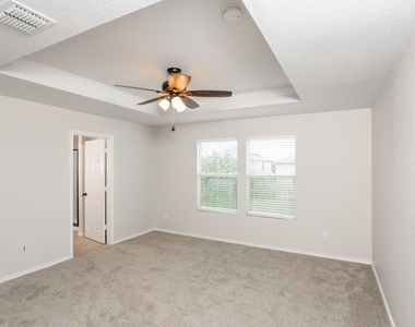 467 Walnut Crest - Photo Thumbnail 6