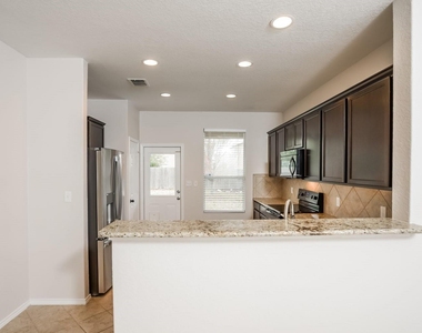 467 Walnut Crest - Photo Thumbnail 4