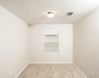 467 Walnut Crest - Photo Thumbnail 8