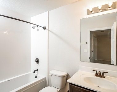 467 Walnut Crest - Photo Thumbnail 11