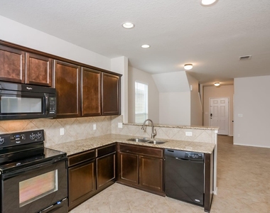 467 Walnut Crest - Photo Thumbnail 3