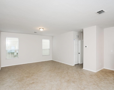 467 Walnut Crest - Photo Thumbnail 1