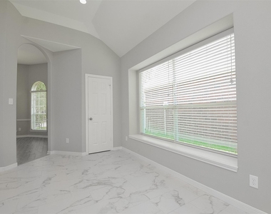 23751 River Place Drive - Photo Thumbnail 12