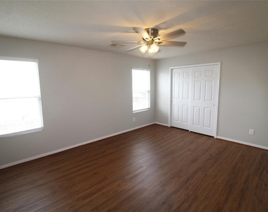2834 Iris Valley Way - Photo Thumbnail 8