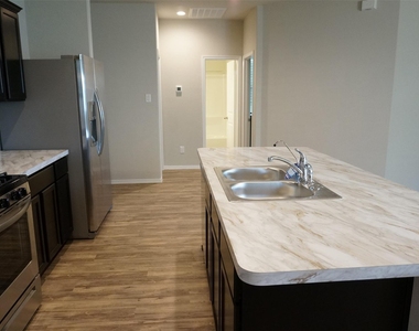 20911 Iris Bloom Street - Photo Thumbnail 10