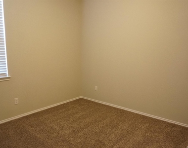 20911 Iris Bloom Street - Photo Thumbnail 16