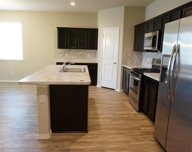 20911 Iris Bloom Street - Photo Thumbnail 5