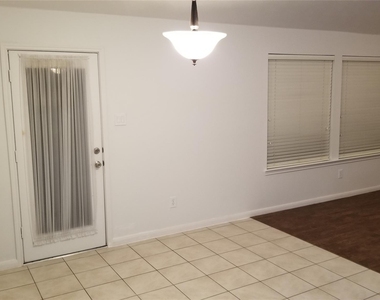 935 Rock Springs Drive - Photo Thumbnail 4