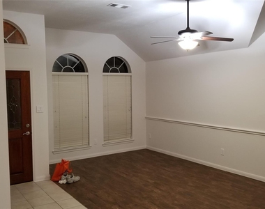 935 Rock Springs Drive - Photo Thumbnail 19