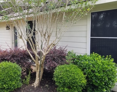 935 Rock Springs Drive - Photo Thumbnail 10