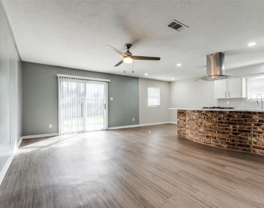 5426 Fairgreen Lane - Photo Thumbnail 6