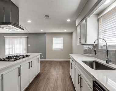 5426 Fairgreen Lane - Photo Thumbnail 17