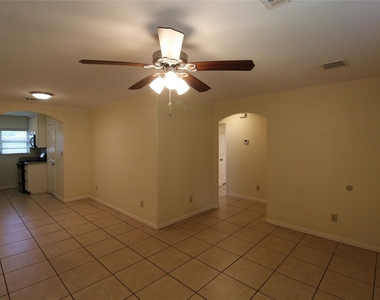 814 Mobile Drive - Photo Thumbnail 3