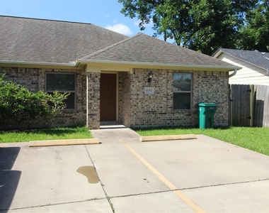814 Mobile Drive - Photo Thumbnail 1