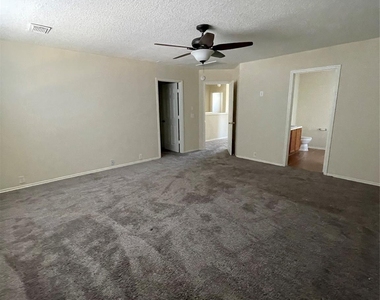 10506 Sugar Trace Drive - Photo Thumbnail 10