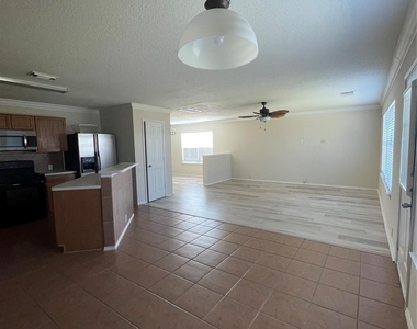 10506 Sugar Trace Drive - Photo Thumbnail 2