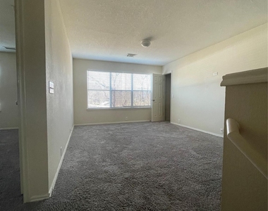 10506 Sugar Trace Drive - Photo Thumbnail 6