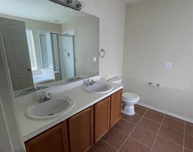 10506 Sugar Trace Drive - Photo Thumbnail 11