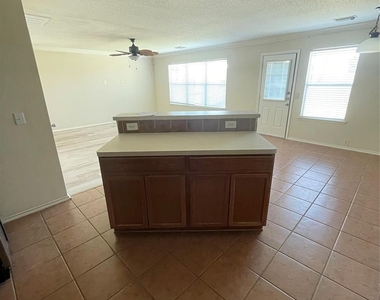 10506 Sugar Trace Drive - Photo Thumbnail 4