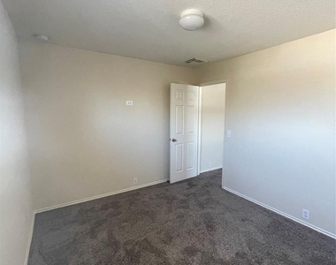 10506 Sugar Trace Drive - Photo Thumbnail 8