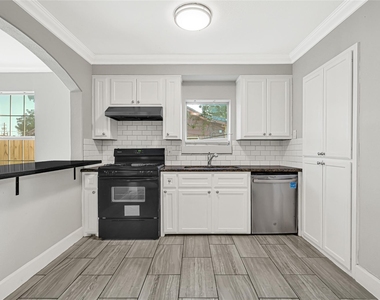 2331 Delafield Street - Photo Thumbnail 7