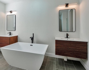 119 Capetown Lane - Photo Thumbnail 10