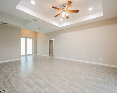 3204 66th Street W - Photo Thumbnail 4