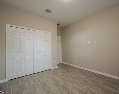 3204 66th Street W - Photo Thumbnail 7