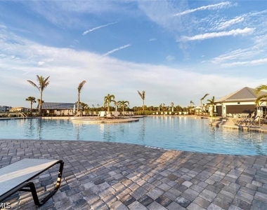 14121 Heritage Landing Boulevard - Photo Thumbnail 17