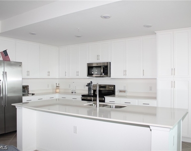 14121 Heritage Landing Boulevard - Photo Thumbnail 2