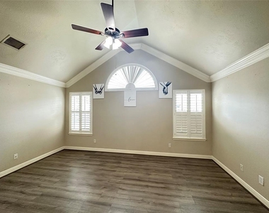 1526 Waterside Village Drive - Photo Thumbnail 8