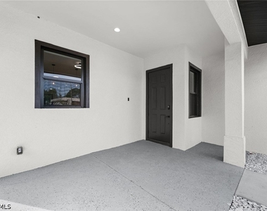 1916 Jefferson Avenue - Photo Thumbnail 3