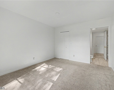 908 Augusta Boulevard - Photo Thumbnail 10