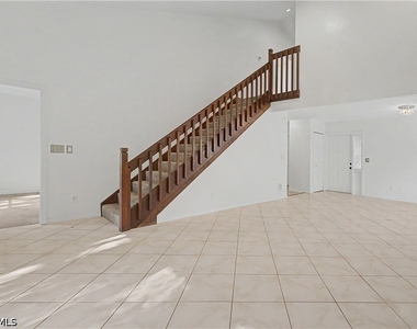 908 Augusta Boulevard - Photo Thumbnail 3