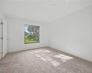 908 Augusta Boulevard - Photo Thumbnail 9