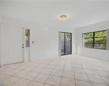 908 Augusta Boulevard - Photo Thumbnail 2