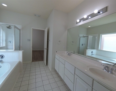 18418 Burgundy Sky Way - Photo Thumbnail 8