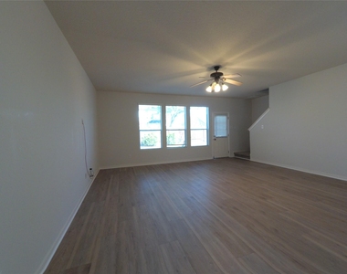 18418 Burgundy Sky Way - Photo Thumbnail 4