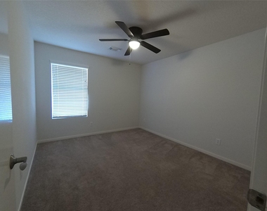 18418 Burgundy Sky Way - Photo Thumbnail 12