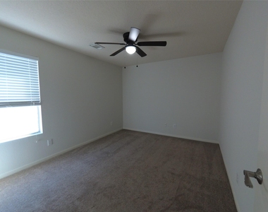 18418 Burgundy Sky Way - Photo Thumbnail 11