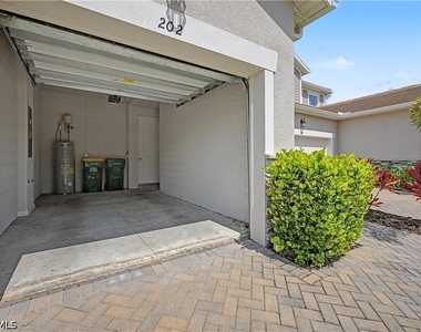 4713 Arboretum Circle - Photo Thumbnail 24